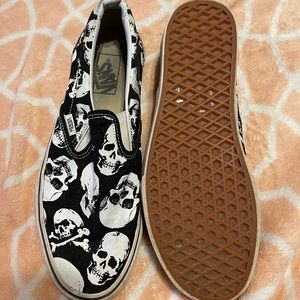 Vans Skulls slide ons